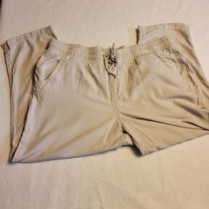 #1334 Maurices rayon/cotton crop elastic waist pants.